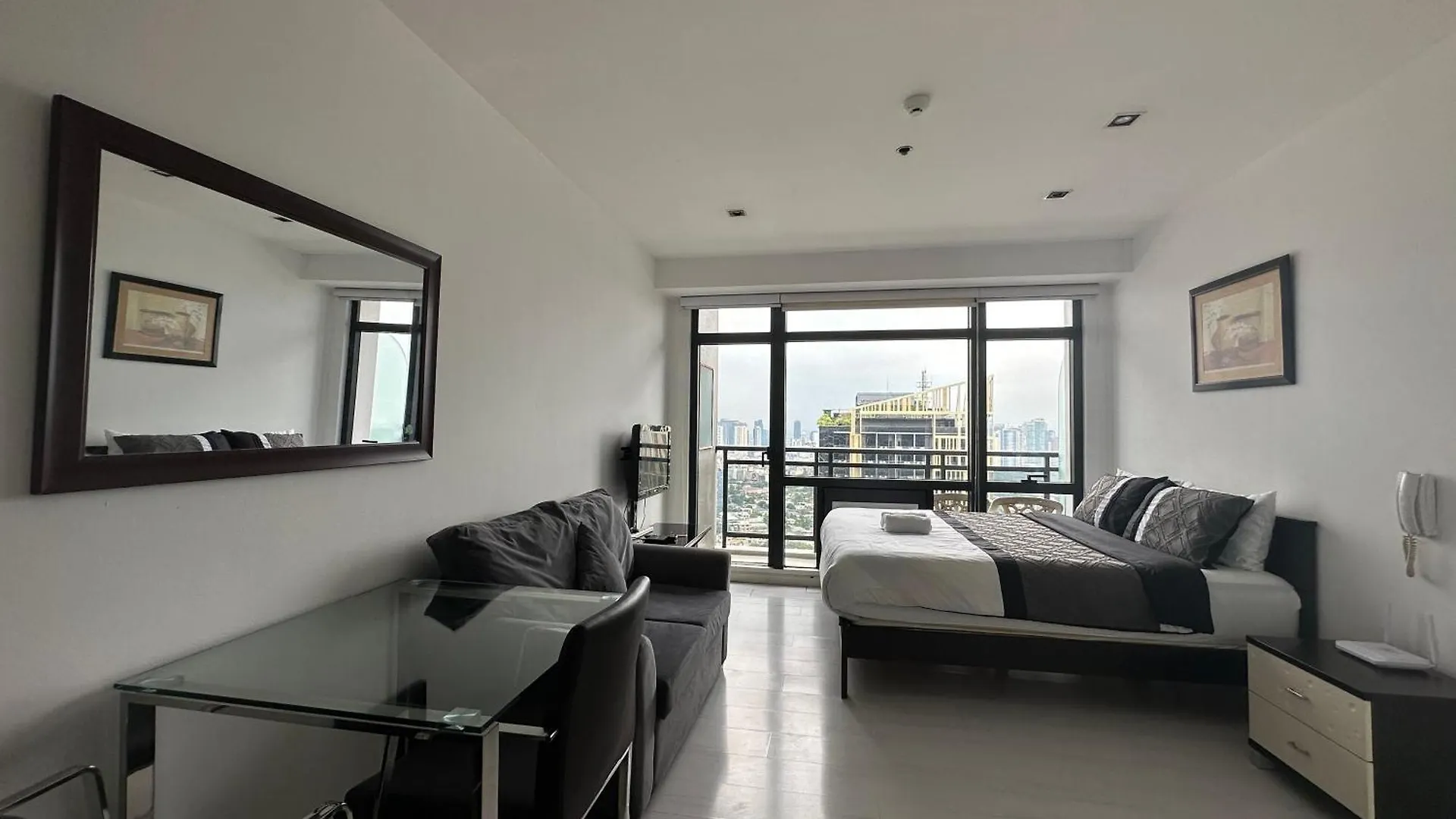 Apartment Bright Studio In Gramercy Residences Condo Manila