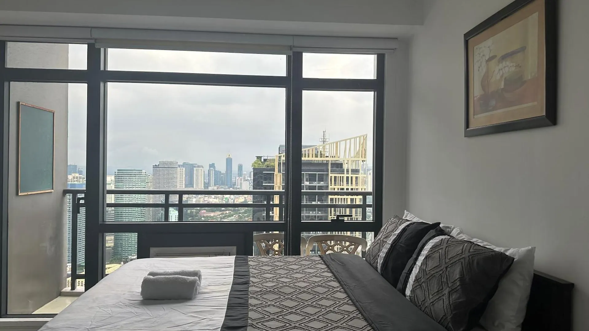 Bright Studio In Gramercy Residences Condo Manila Apartment