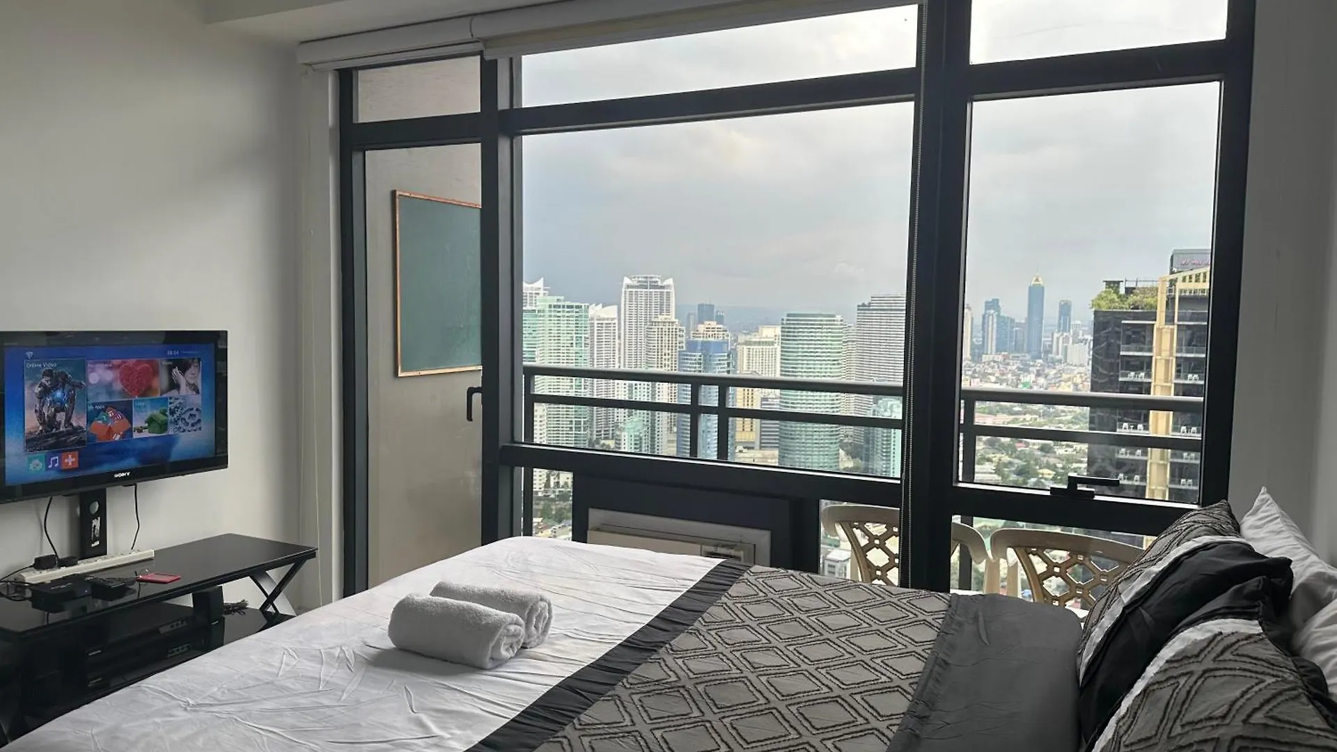 Bright Studio In Gramercy Residences Condo Manila Apartment
